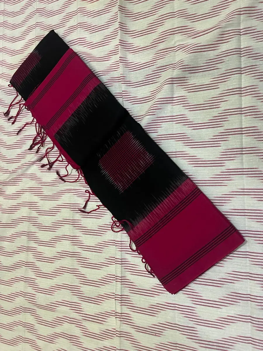 Handloom weaving detail of Puttapaka saree pallu
